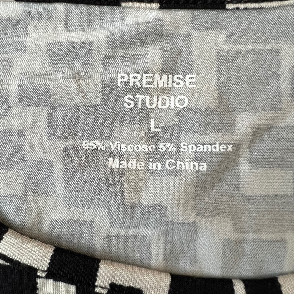 3 Top Bundle Purple and B&W Size L - Picture 8 of 16